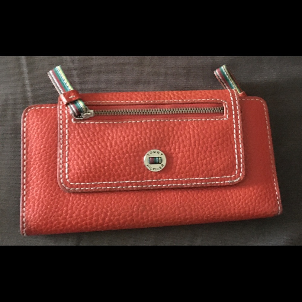 Tommy Hilfiger wallet beautiful colour/ style great for spring summer